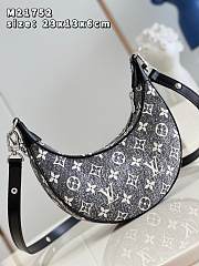 LV Circle Bag M2220 Size 23x13x6cm - 1