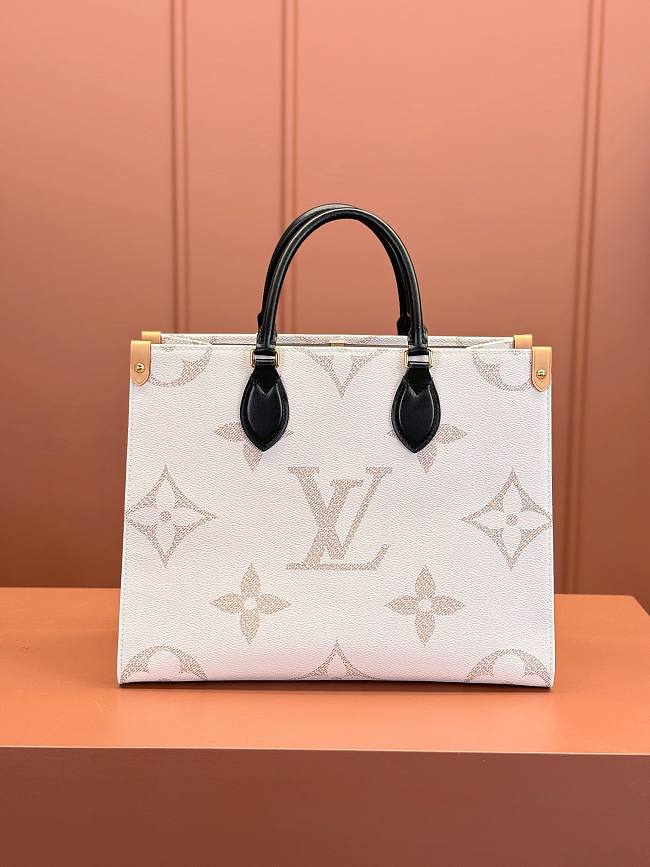 LV OnTheGo Bag M02680 Size 35x27x14cm - 1