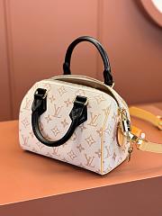 LV Speedy Bandoulière 20 Bag M9300 Size 20x15x12cm - 5