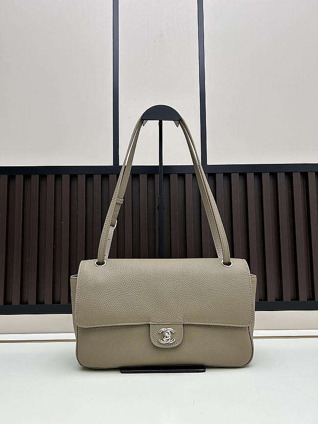 New Release 2026 maxi flapbag , grained calfskin & silver metal_Grey Beige 29x10x18 cm - 1