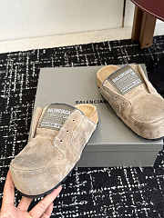 Balenciaga Dumbo Mule Worn-Out Beige 852708 WCB42 9099 - 2