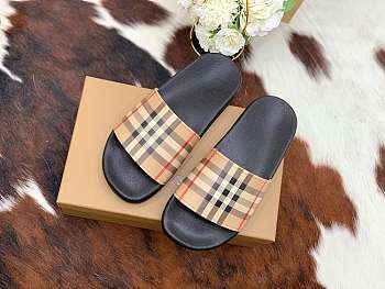 Burberry Rubber Furley Vintage Checked Slides in beige