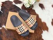 Burberry Rubber Furley Vintage Checked Slides in beige - 3